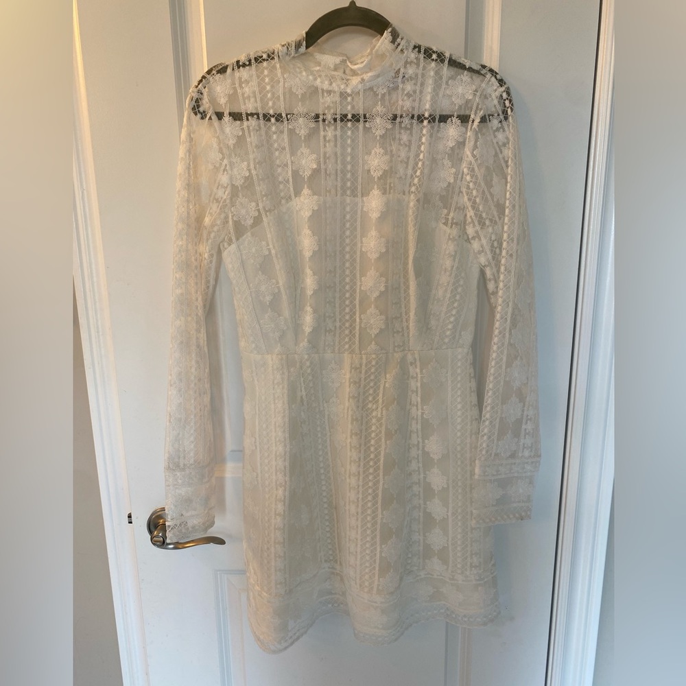 Selfie Leslie Lace Dress- size Medium